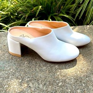 AGL white clog, 38